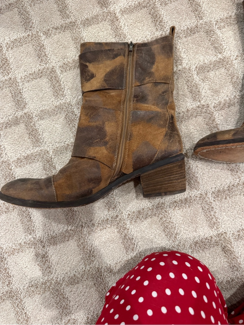 Donald J. Pliner Brown Distressed Suede Buckle Ankle Boots! Perfect for denim !! - Picture 2 of 5